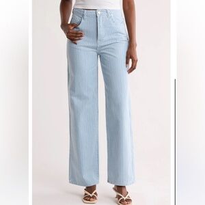 BLANK NYC🫧Railroad Stripe Low Rise Baggy Jean
Worn once, look brand new